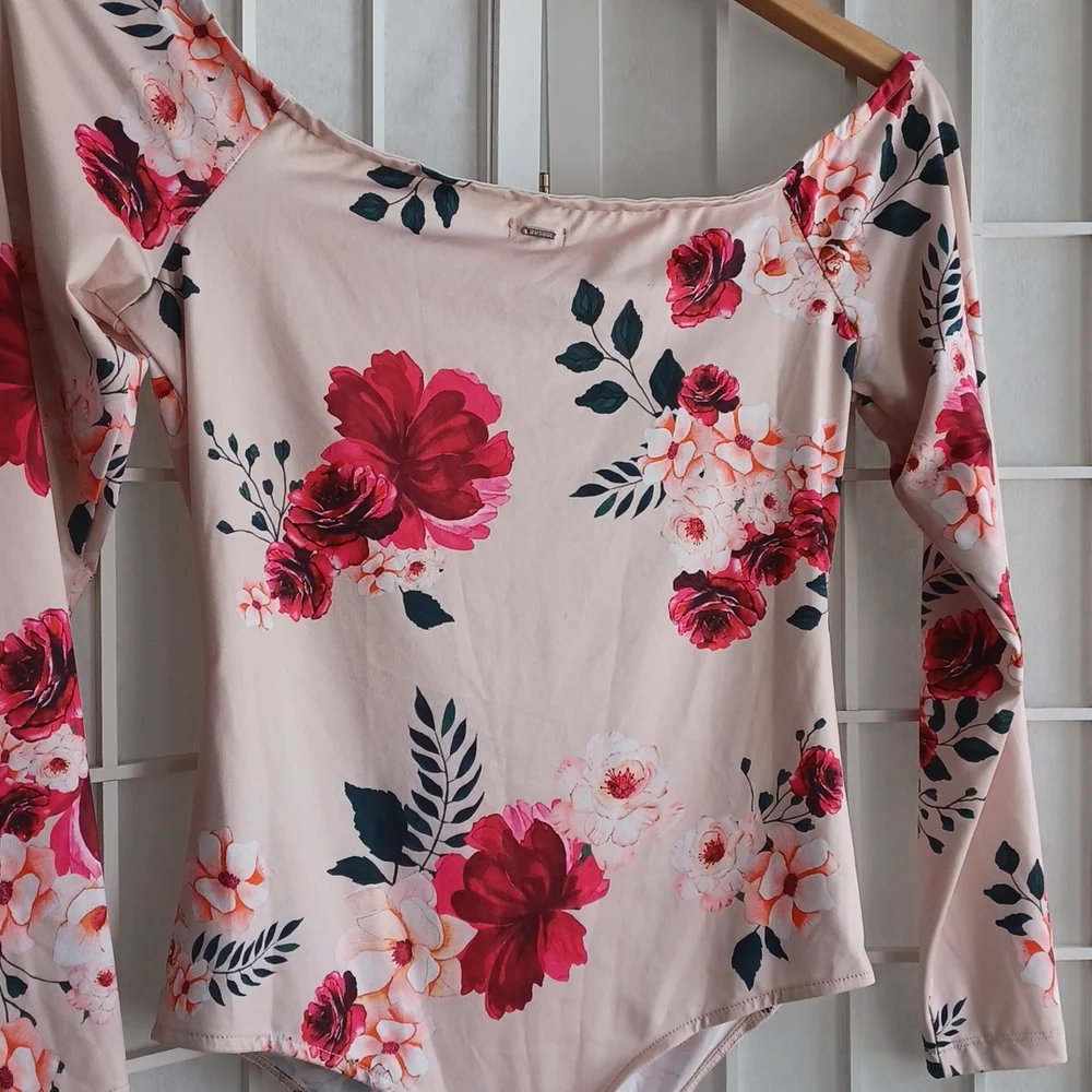 Guess  bodysuit - Picture 5 of 16